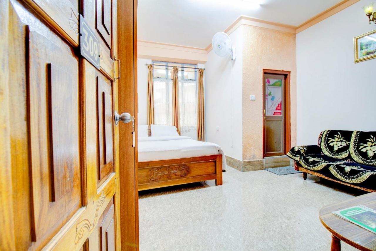 Capital O 79144 Coniferous Resort チェラプンジ エクステリア 写真