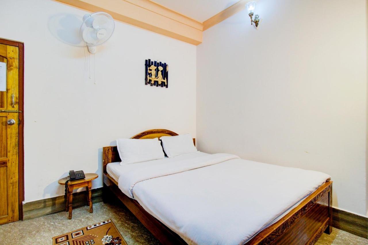 Capital O 79144 Coniferous Resort チェラプンジ エクステリア 写真